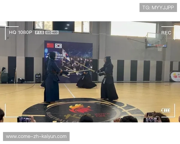 剑道选手拔刀那刻全场安静宛如古战场